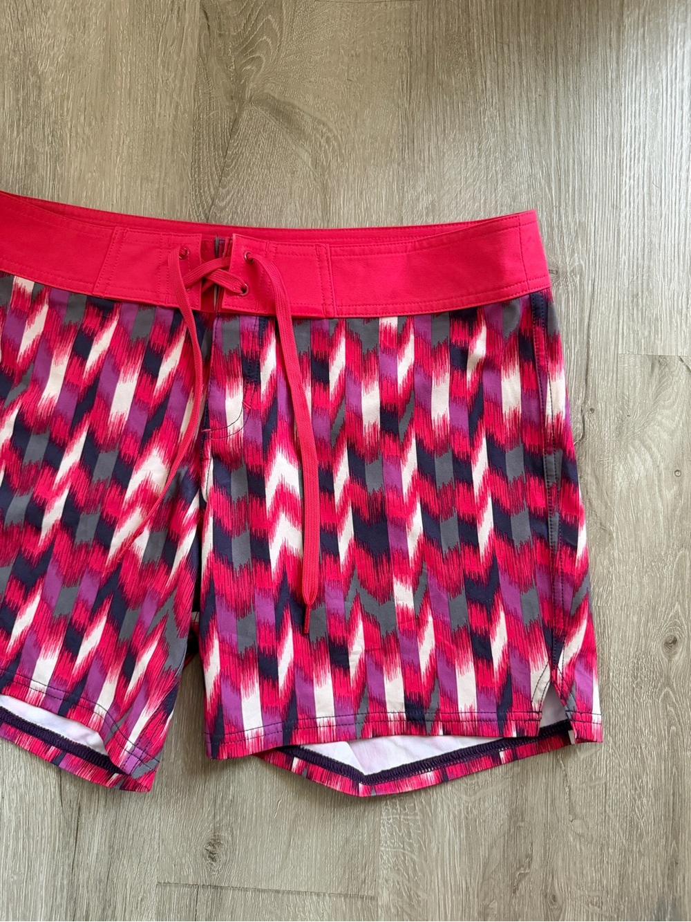 Prana Womens Makenna Board Shorts Swim Geo Print Pocket Pink Black Small NWT